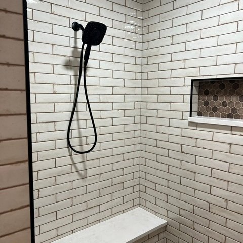 Bathrooms_Shower – Carrara Breve Quartz with an eased edge profile (1)