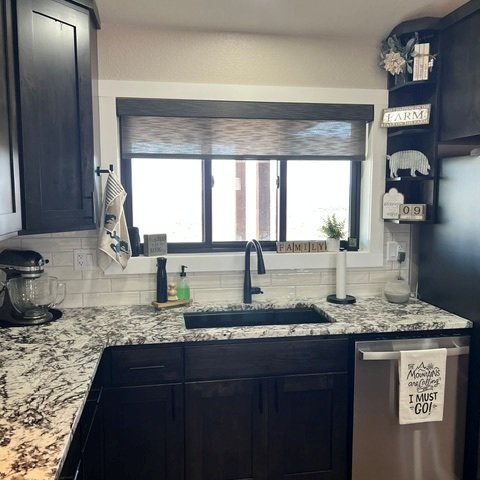 Kitchen_Coffee Bar_Laundry – Persia Pearl Granite with an eased edge profile (1)